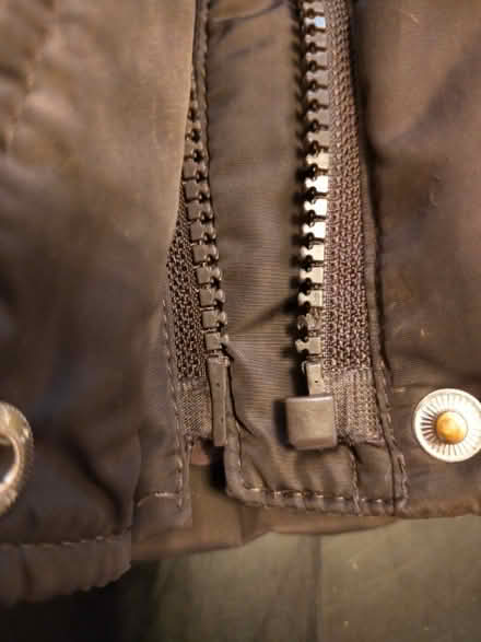 Photo of free Children's 6-7 yr coat - broken zip (De Parys MK40) #2