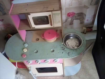 Photo of free PLAY kitchen in need of tlc (S10) #2