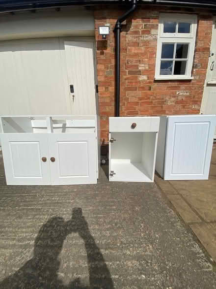 Photo of free Kitchen units, 3 x wall 3x base (Banbury (OX17)) #1