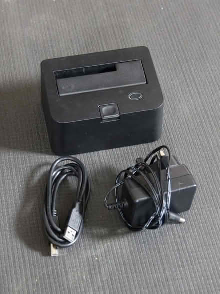 Photo of free USB disc dock for 3½" and 2½" SATA hard drives (Dean EH4) #1