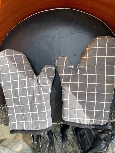Photo of free Oven mits (TQ2) #1