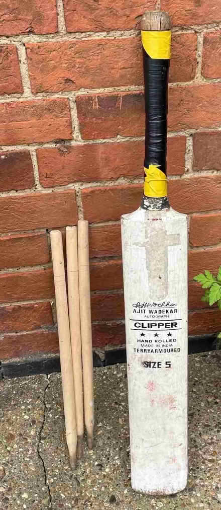 Photo of free Cricket bat and mini stumps (Winkfield Row RG42) #1