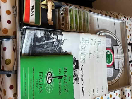 Photo of free Italian language course tapes and books (Kendal LA9) #1