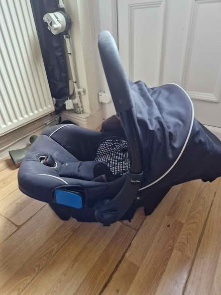 Photo of free Baby car seat & carrier (Lache CH4) #4