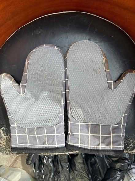 Photo of free Oven mits (TQ2) #2