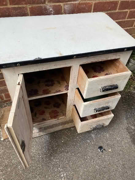 Photo of free Vintage white cupboard (Sunninghill SL5) #3