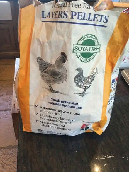 Photo of free Chicken bedding and pellets/corn (luton LU3) #1