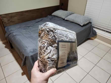 Photo of free 4-piece sheet set - twin (Tomball) #1