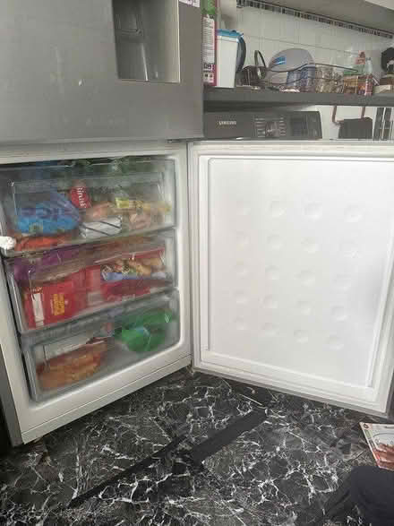 Photo of free Samsung Fridge Freezer (Kennington) #3