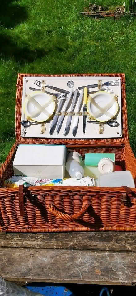 Photo of free Wicker picnic set (Coulsdon CR5) #2
