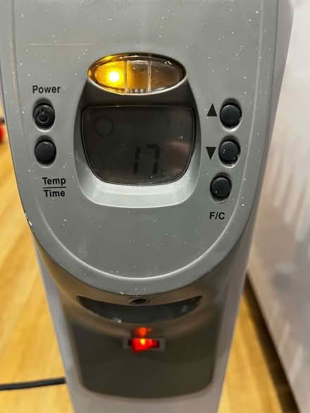 Photo of free Oil filled radiator (KT6 Surbiton) #2