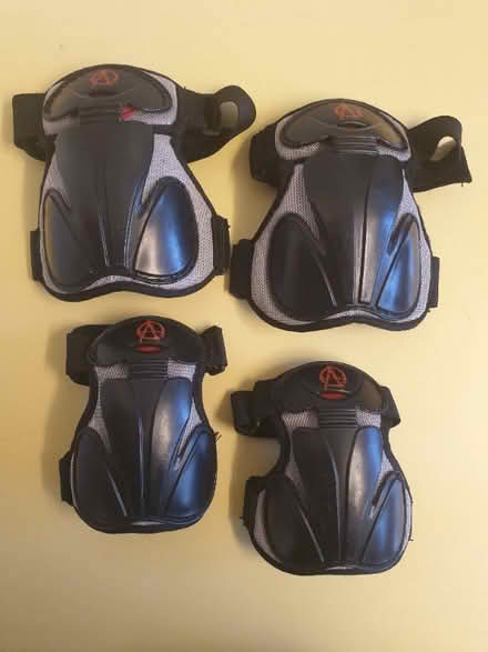 Photo of free Knee and elbow pads (Neithrop OX16) #1