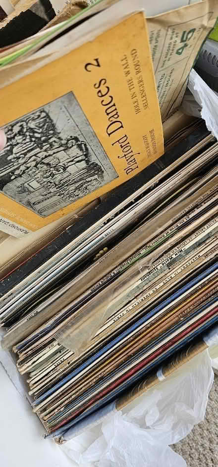 Photo of free Bundle Old vinyl discs (GU22) #4