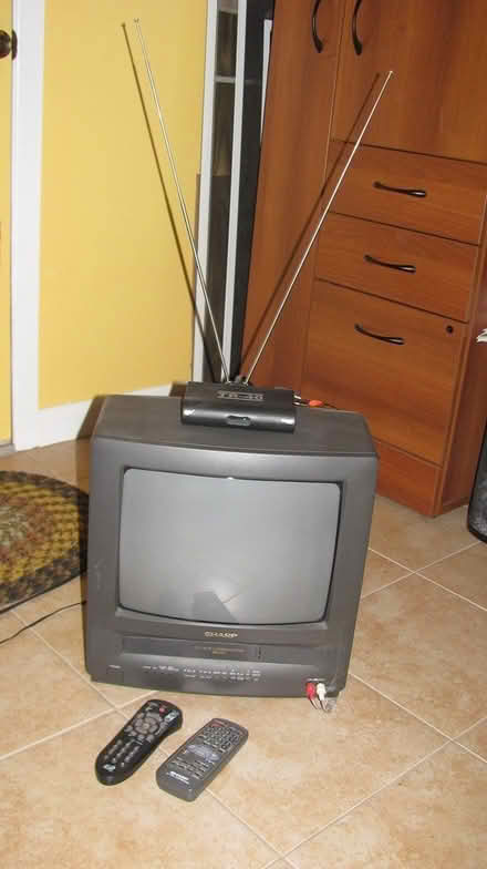 Photo of free TV/VCR Combo with Digital TV Tuner (Feasterville) #1