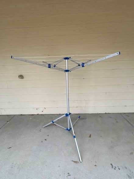 Photo of free Collapsible clothes line (Bega / Black Range) #1