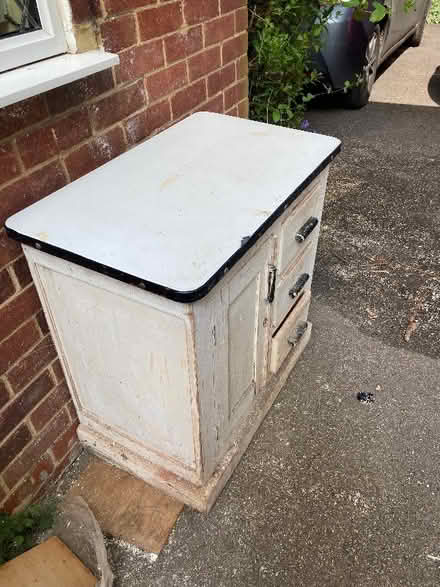 Photo of free Vintage white cupboard (Sunninghill SL5) #1