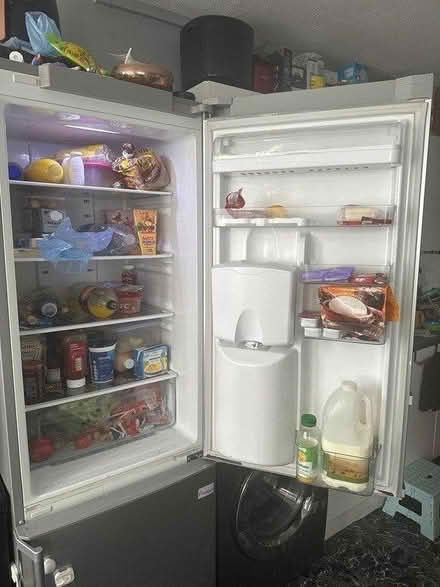 Photo of free Samsung Fridge Freezer (Kennington) #2