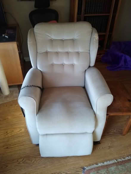 Photo of free Electric Riser recliner (benllech) #1