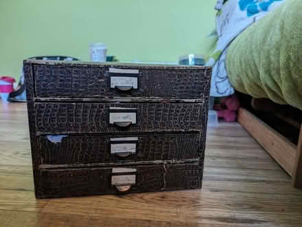 Photo of free Sewing box + bits (Wollaton Park NG8) #2