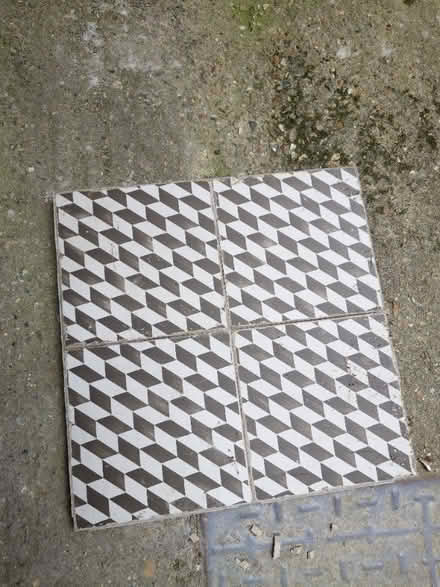 Photo of free 6 medium sized tiles with black & white geometric design (Battersea SW11) #1