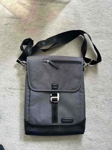 Photo of free shoulder bag (islington N1) #1