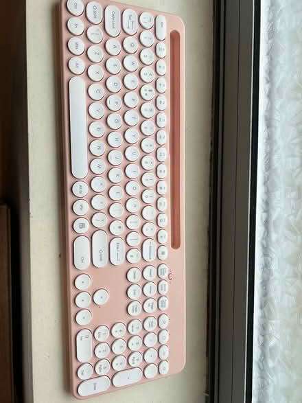 Photo of free keyboard wireless (Canary Wharf) #1