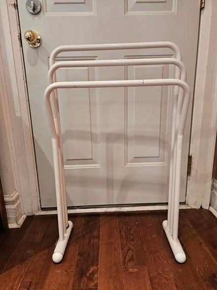 Photo of free Towel rack (Leslieville) #1
