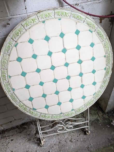 Photo of free outdoor table and two chairs (Tring Wharf HP23) #1