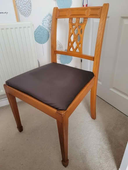 Photo of free Round extendable wooden dining table with matching 4 chairs (Roseacre ME15) #3