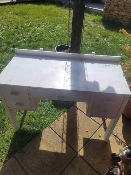 Photo of free White child's desk (Bruton BA10) #4