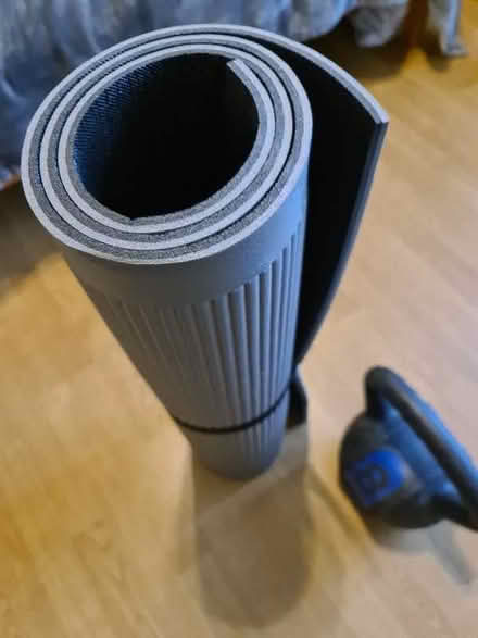 Photo of free 8kg kettlebell & exercise mat (Tower Gardens Estate N17) #3