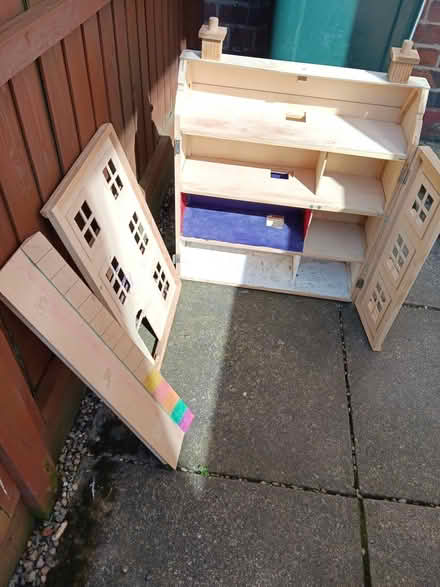 Photo of free Wooden Dolls house for project (CV6- Keresley) #1