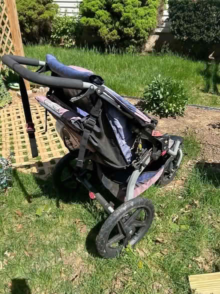 Photo of free Bob stroller (Woodfield Rd &Airpark Rd) #2