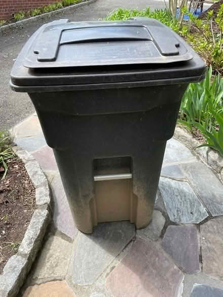Photo of free Garbage can (Hartsdale) #1