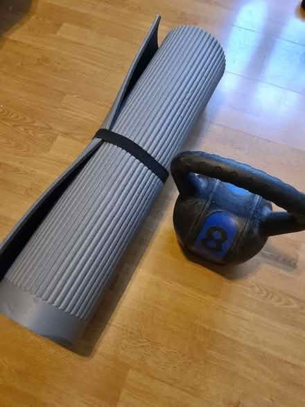 Photo of free 8kg kettlebell & exercise mat (Tower Gardens Estate N17) #2