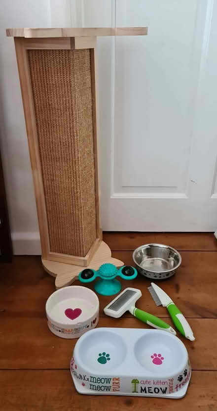 Photo of free Various Cat Items (Kirkstall LS5) #1