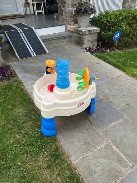 Photo of free Water table (Cleveland Park) #2
