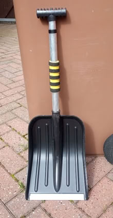Photo of free Plastic, Extendable Snow Shovel (Chaddesden DE21) #1