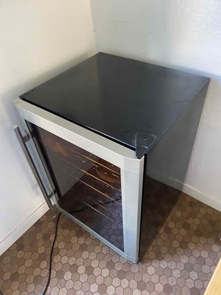 Photo of free Electric wine cellar (Oakland CA (near Oakland High)) #1