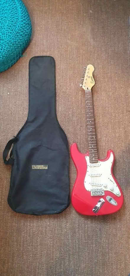 Photo of free Electric guitar and bag (Oxhey WD19) #1