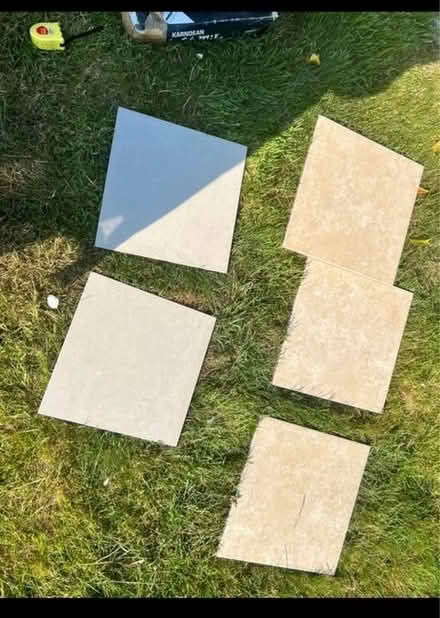 Photo of free Misc floor tiles - 5x pieces (Sidcup kent) #1