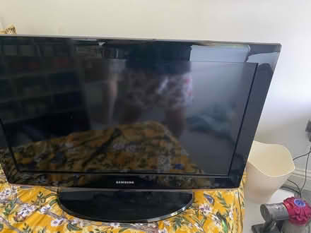 Photo of free Tv - 32 inch (Hackney - E5) #1