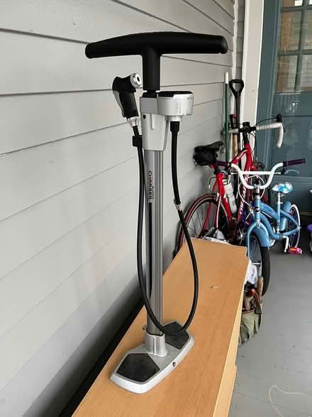 Photo of free bike pump (Chevy Chase DC) #1