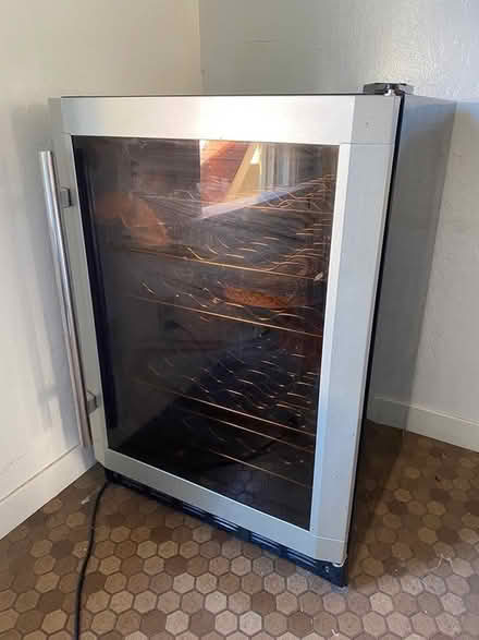 Photo of free Electric wine cellar (Oakland CA (near Oakland High)) #3