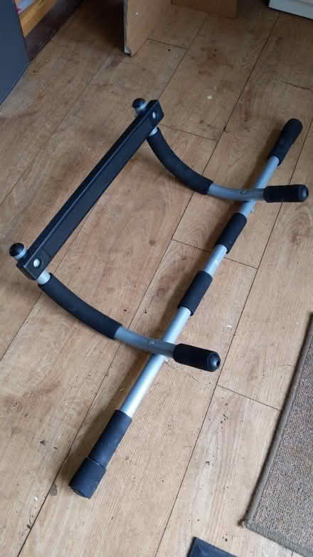 Photo of free Pull up bar (OX25) #1