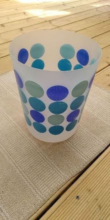 Photo of free Small plastic waste basket (Ashingdon SS5)