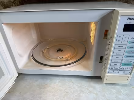 Photo of free Panasonic Microwave 800 watt (Merry Hill WD23) #2