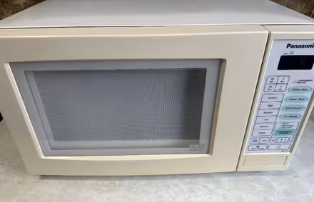Photo of free Panasonic Microwave 800 watt (Merry Hill WD23) #1