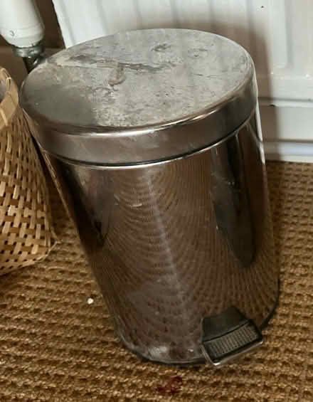 Photo of free Sliver small pedal bin (SE25) #1