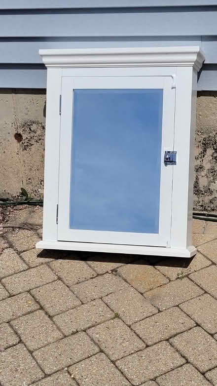 Photo of free Medicine Cabinet (West side unincorporated area) #1